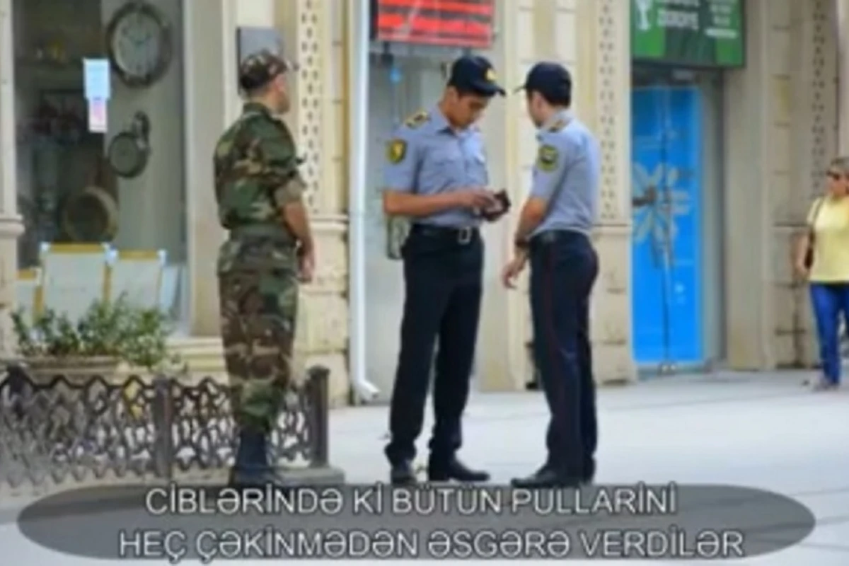 Azərbaycan polisindən alqışalayiq hərəkət – Son pullarını əsgərə verdilər - VİDEO Azərbaycan polisindən alqışalayiq hərəkət – Son pullarını əsgərə verdilər - VİDEO