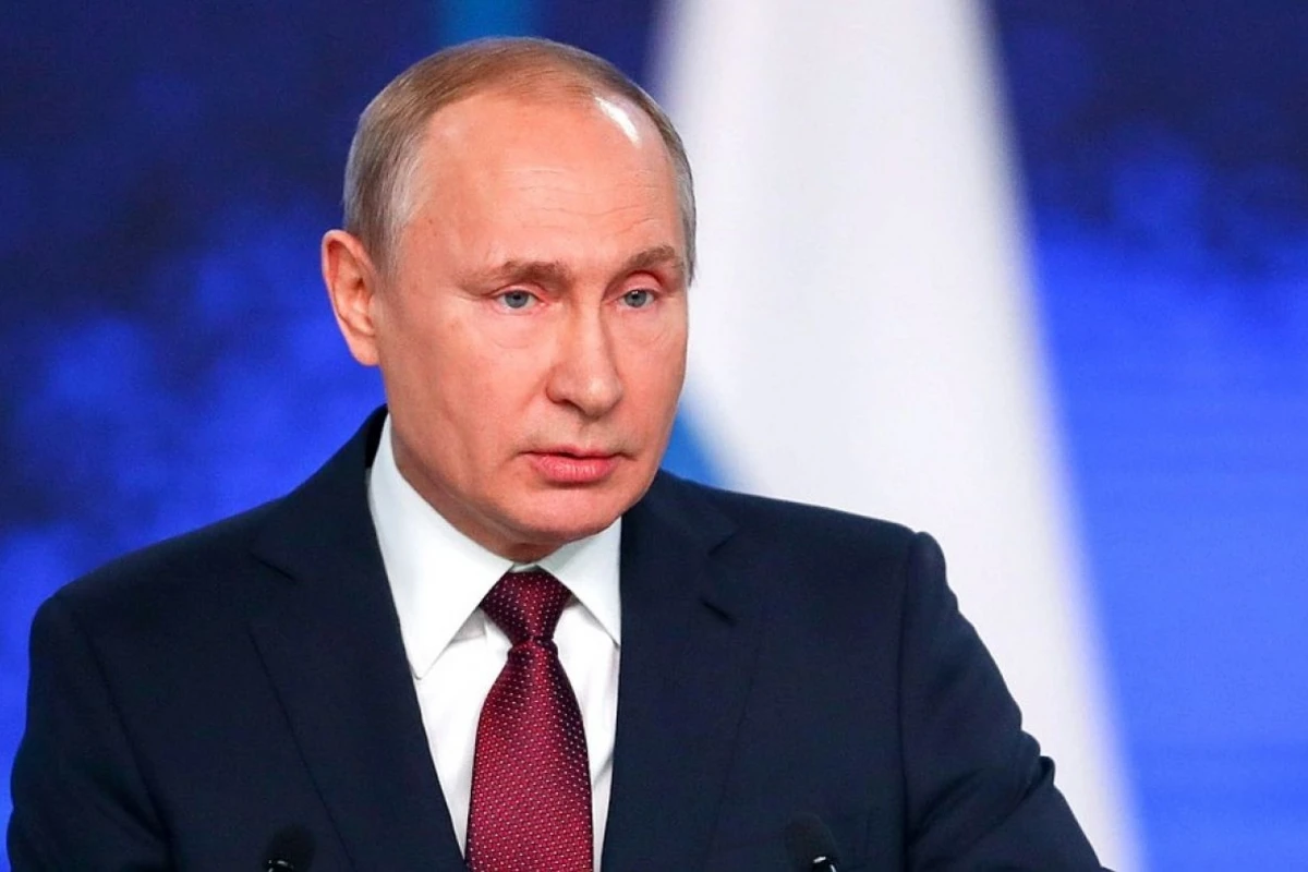Путин уволил почти 30 генералов и полковников Путин уволил почти 30 генералов и полковников