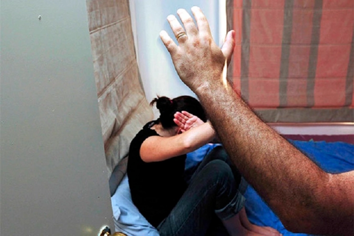 Atadan DƏHŞƏTLİ ƏMƏL: Qızının əxlaqsızlıq etdiyini öyrənib təcili Bakıya gəldi və.... Atadan DƏHŞƏTLİ ƏMƏL: Qızının əxlaqsızlıq etdiyini öyrənib təcili Bakıya gəldi və....