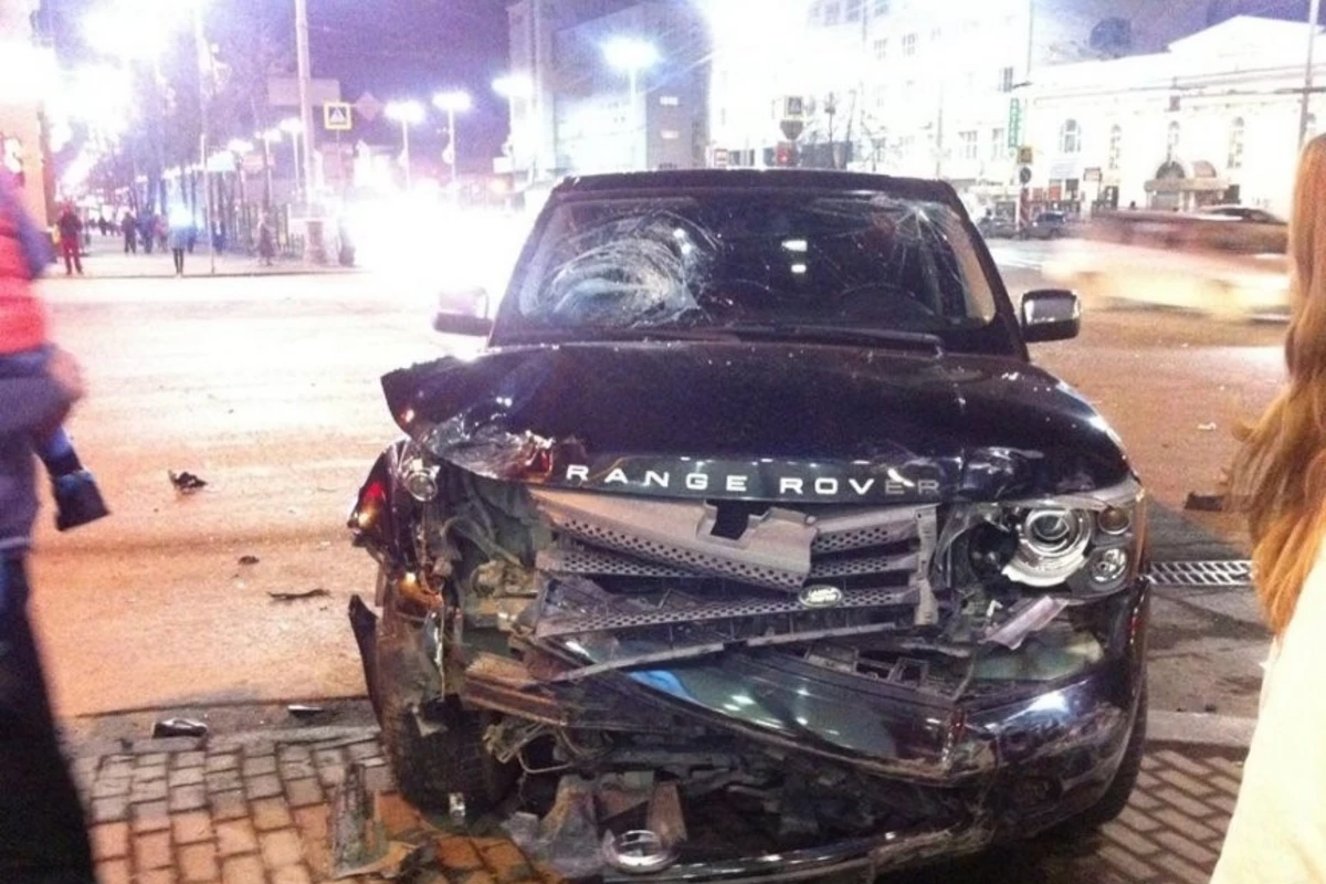 Прокуратура требует ареста сотрудника полиции, совершившего ДТП на Range Rover