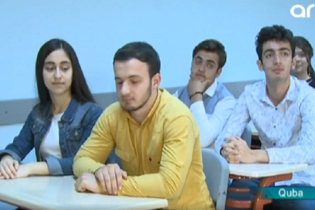 Azərbaycanda hər kəs bu sinifin şagirdlərdən DANIŞIR – VİDEO Azərbaycanda hər kəs bu sinifin şagirdlərdən DANIŞIR – VİDEO