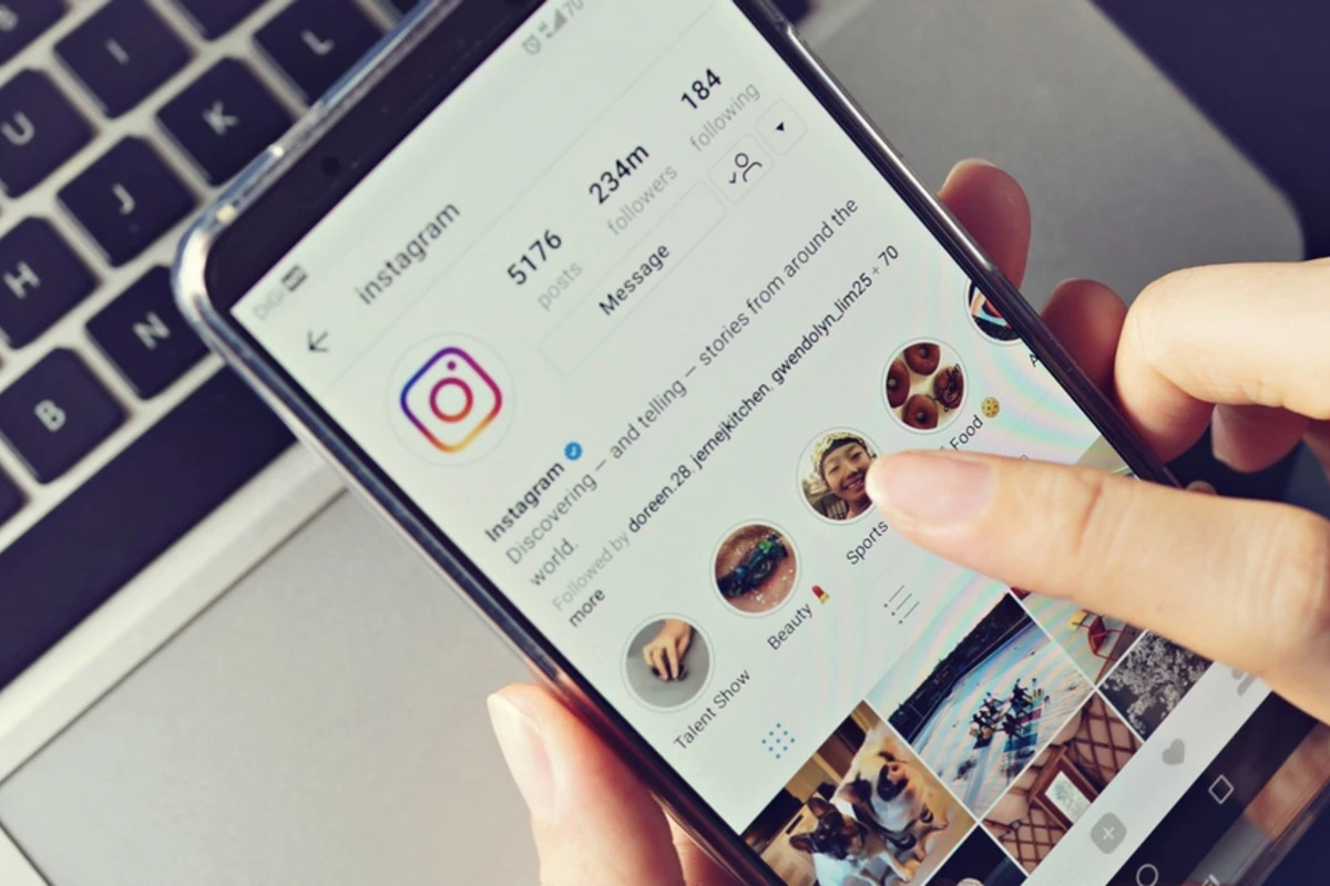 Учёные просмотрели Instagram и поняли, почему большинство селфи — левосторонние
