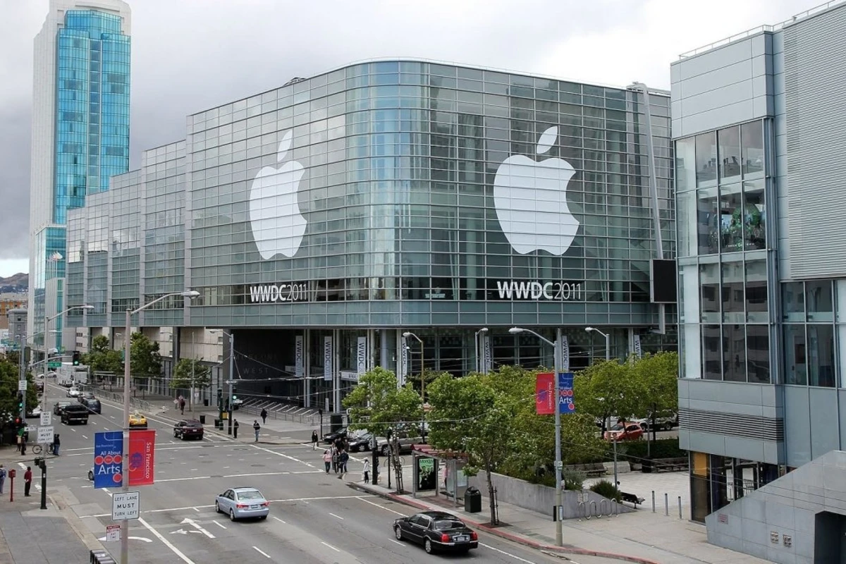 Apple теперь стоит больше триллиона долларов