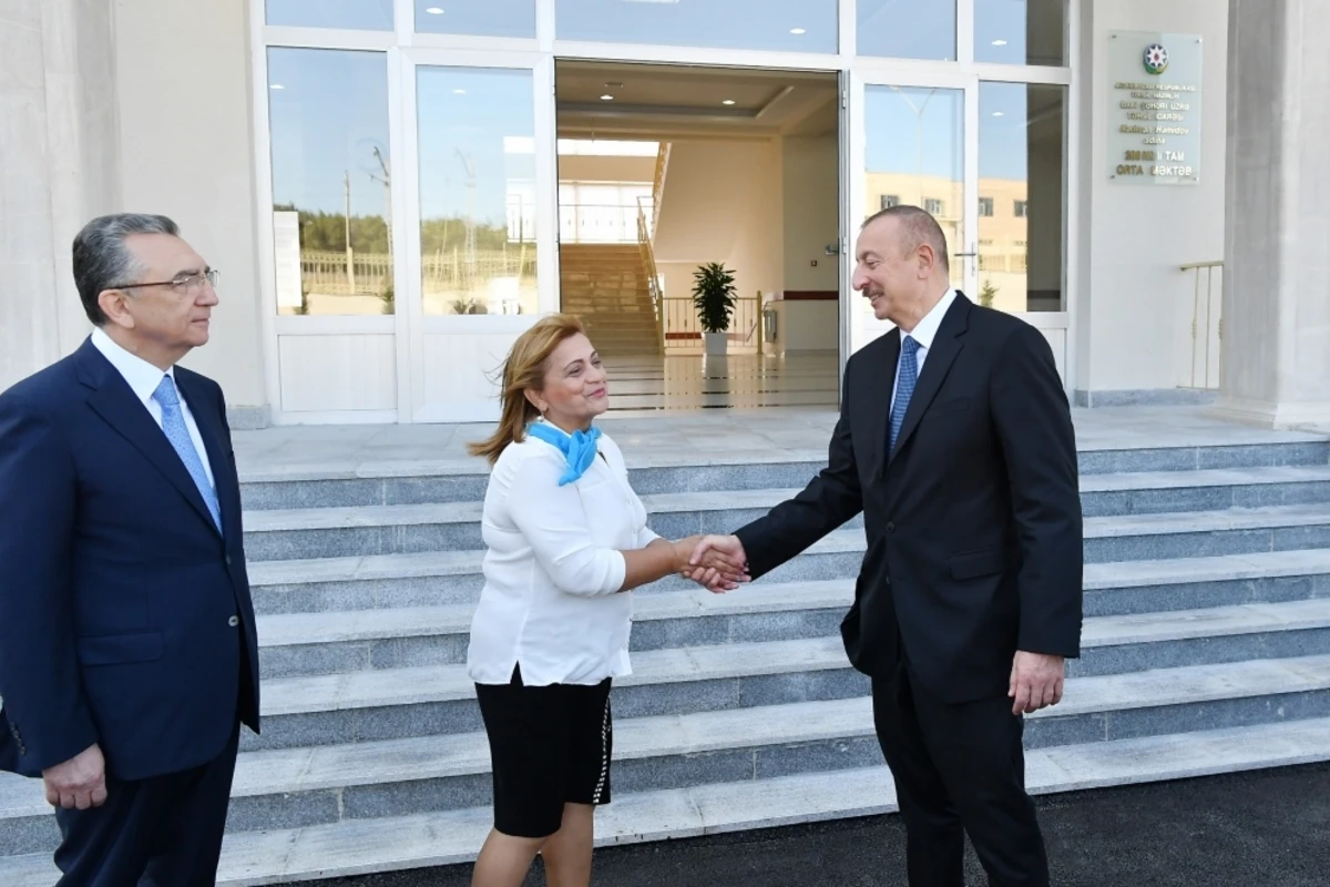 Prezident İlham Əliyev 208 nömrəli məktəbdə yaradılan şəraitlə tanış olub - FOTO