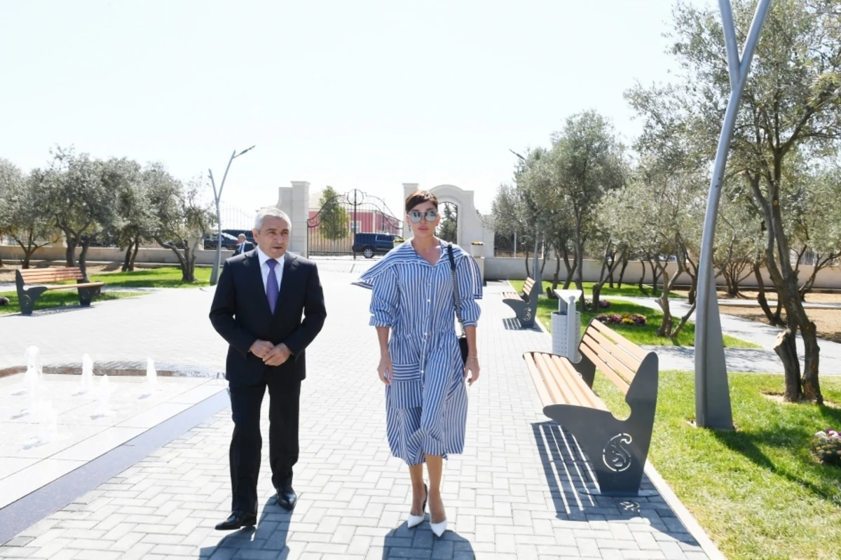 Mehriban Əliyeva yeni yaradılan istirahət parkında - FOTO Mehriban Əliyeva yeni yaradılan istirahət parkında - FOTO