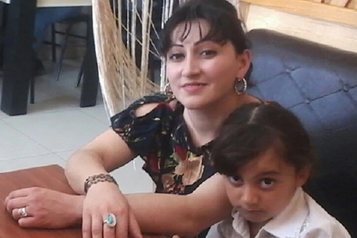 Azərbaycanda müəmma - 32 yaşlı ana azyaşlı qızı ilə birlikdə yoxa çıxdı - FOTO