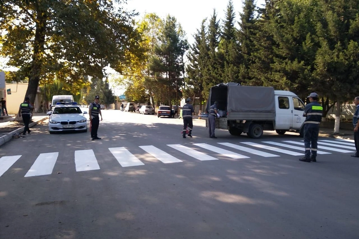 Məktəblərin ətrafında piyada keçidləri yenilənir
