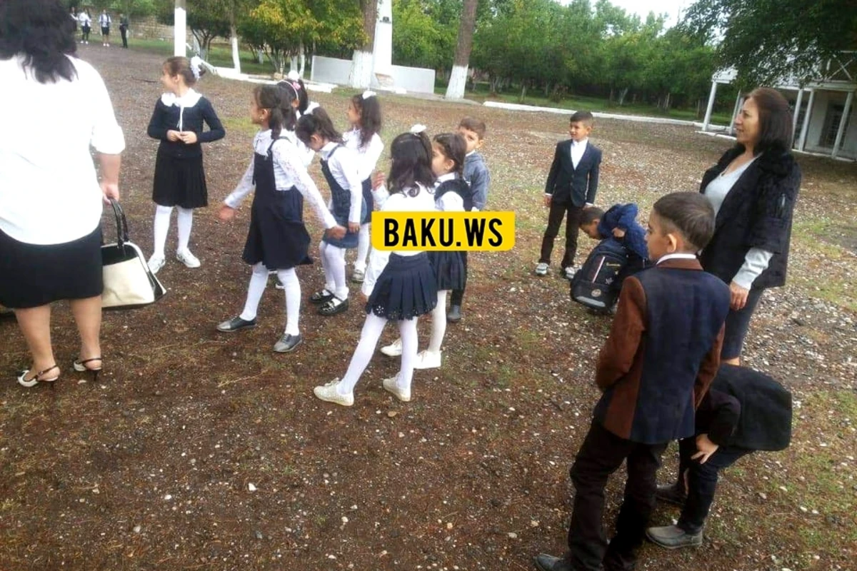 СРОЧНО! В Азербайджане в первый учебный день во время урока обрушился потолок - ФОТО