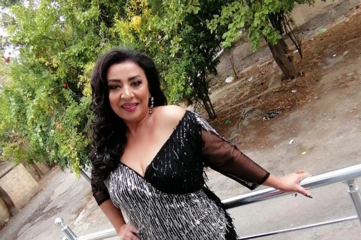 Meyxanaçı Samirə Yusifqızının oğlu hovuzda yıxılıb ağır xəsarət alıb - VİDEO Meyxanaçı Samirə Yusifqızının oğlu hovuzda yıxılıb ağır xəsarət alıb - VİDEO