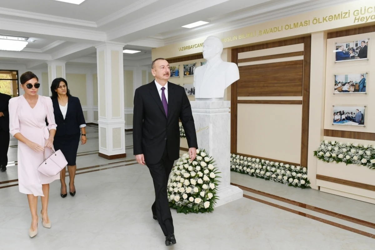 Prezident şagirdləri və valideynləri təbrik etdi