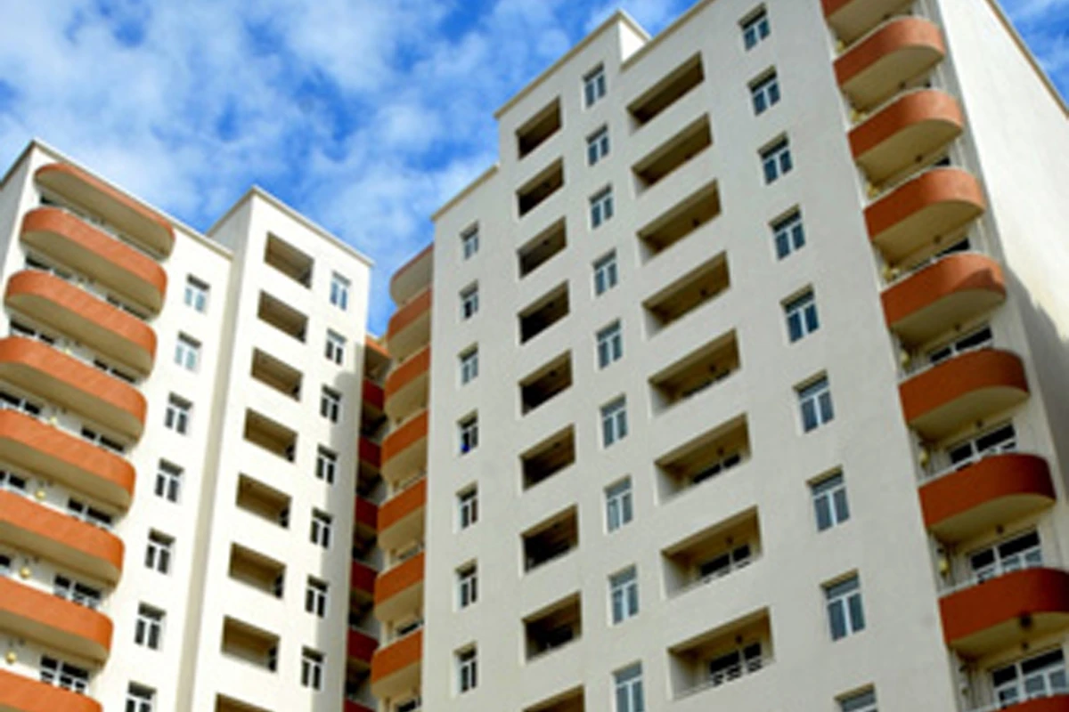 Bakıda 65 yaşlı kişi çoxmərtəbəli binadan yıxılıb öldü Bakıda 65 yaşlı kişi çoxmərtəbəli binadan yıxılıb öldü