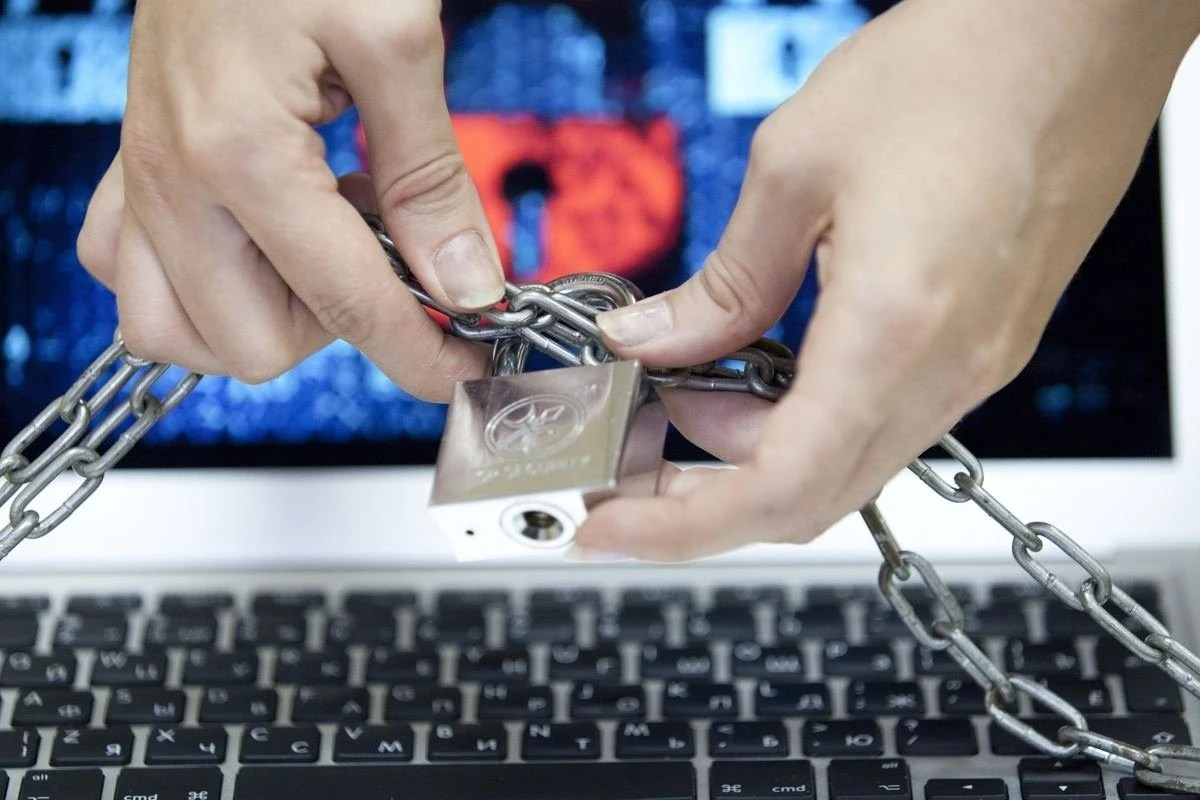 В Милли Меджлисе предложили создать механизм контроля над интернетом