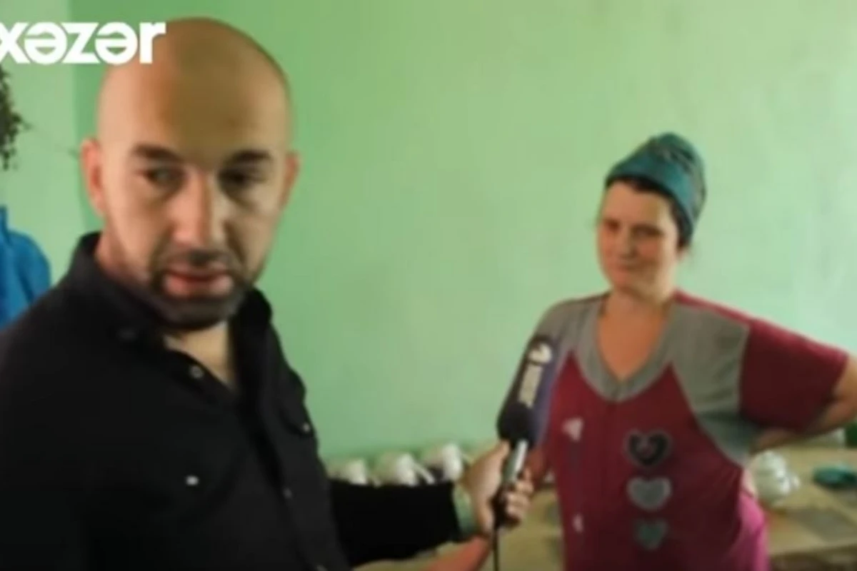 Xəzər TV nin əməkdaşlarına hücüm olub - VİDEO Xəzər TV nin əməkdaşlarına hücüm olub - VİDEO