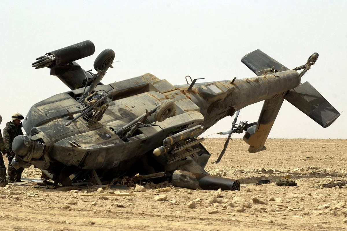 Bakıda helikopter qəzaya uğradı - Pilot ağır xəsarət alıb