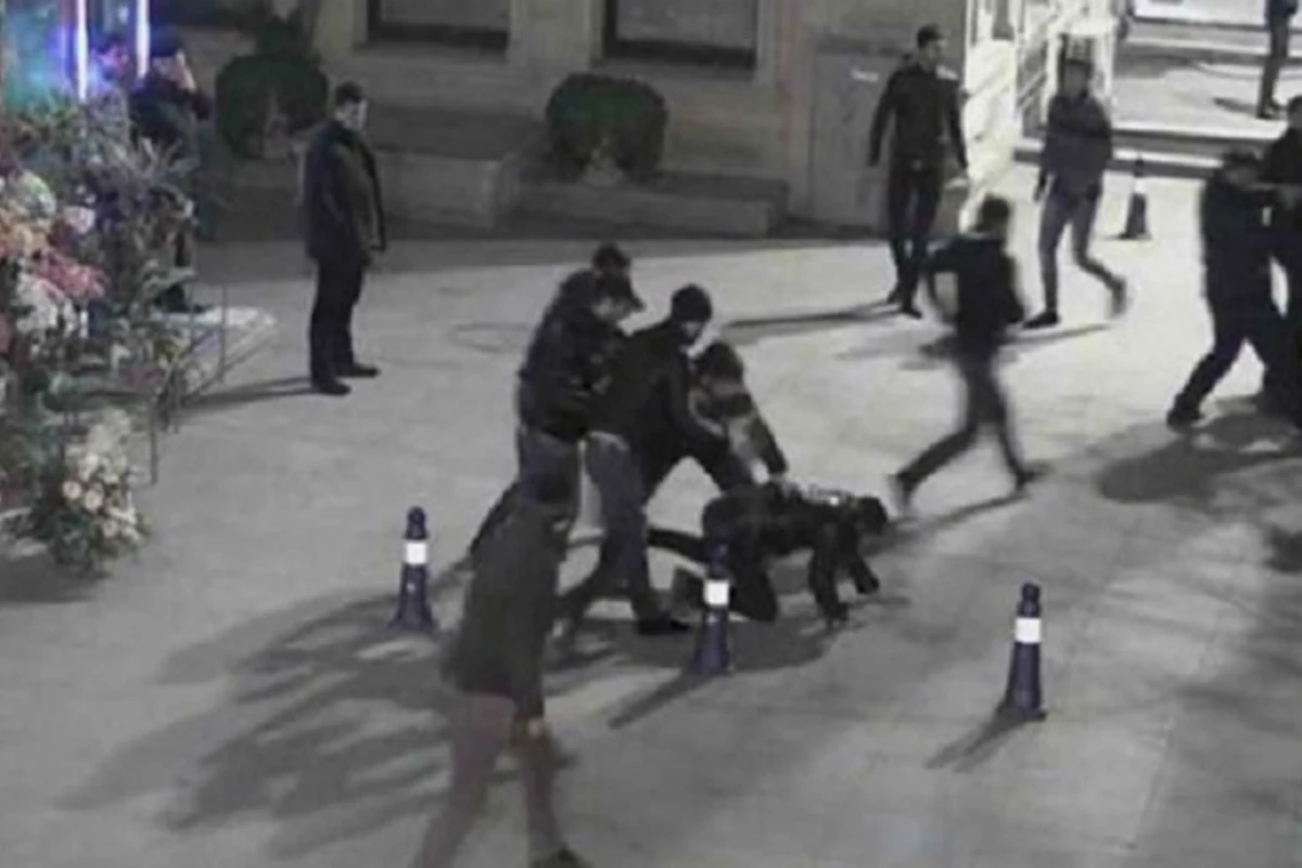 Дорожные войны: драка между автолюбителями в Баку закончилась поножовщиной