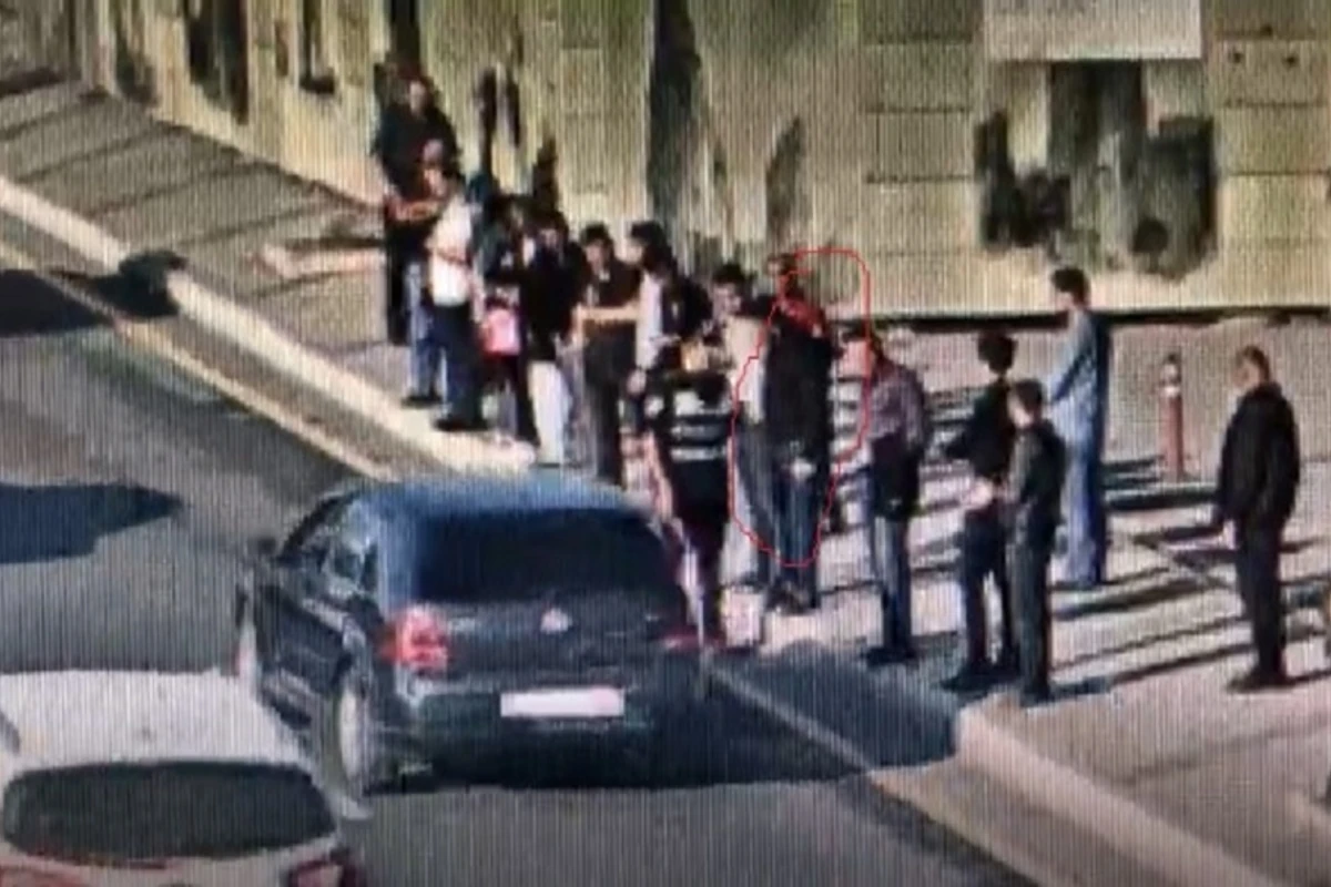 Bakıda yol polisinə tabe olmayıb, aləmi bir-birinə vuran gənc həbs edildi - VİDEO Bakıda yol polisinə tabe olmayıb, aləmi bir-birinə vuran gənc həbs edildi - VİDEO