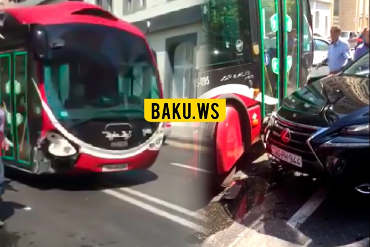 “BakuBus” avtobusu qəzaya uğradı - VİDEO