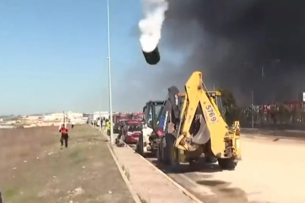 İstanbulda tank zavodunda baş verən partlayışdan dəhşətli görüntü - VİDEO İstanbulda tank zavodunda baş verən partlayışdan dəhşətli görüntü - VİDEO