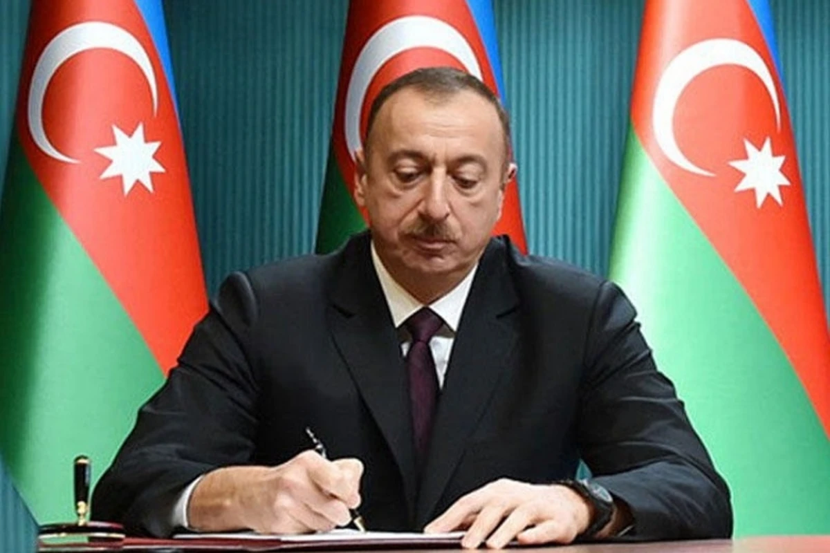 Prezident Xələf Xələfovu təltif edib Prezident Xələf Xələfovu təltif edib
