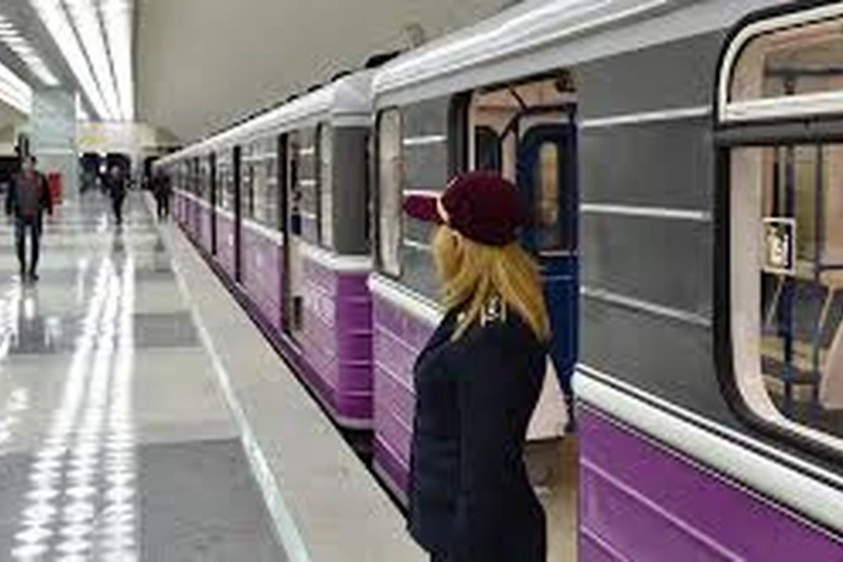 Bakı metrosunda həyəcanlı anlar: qatar boşaldıldı - VİDEO
