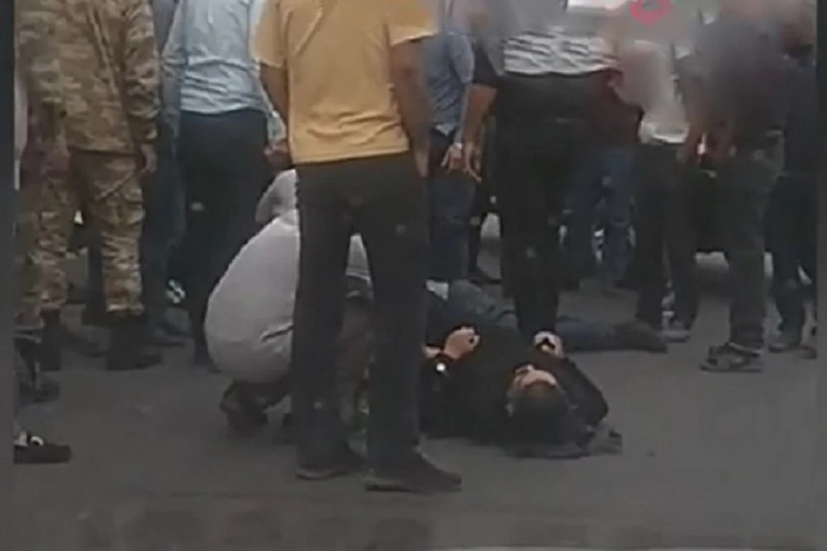 Azərbaycanda piyadaları maşın vurdu - birinin ayağı sındı, digəri komadadır - VİDEO