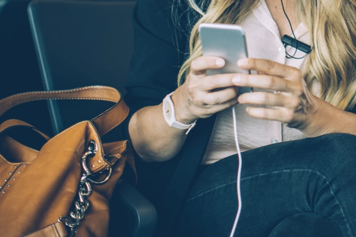Почему никогда нельзя пользоваться чужой зарядкой для смартфона