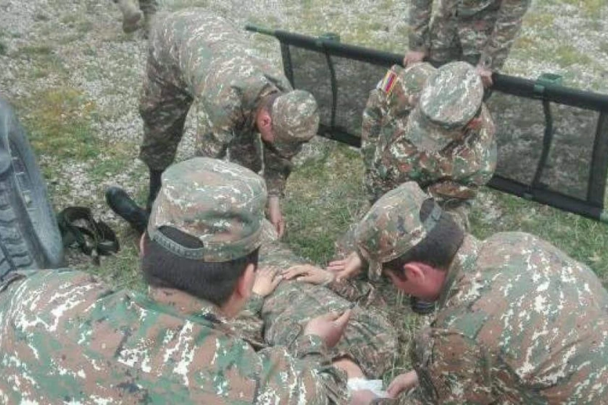 В Карабахе ранили армянского солдата