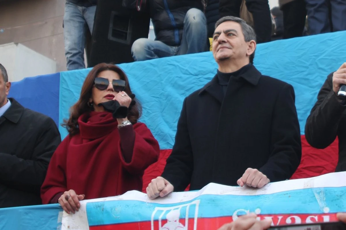 Zümrüd Yağmur AXCP-ni təhdid etdi: Əlimdəki faktları yaysam... - VİDEO Zümrüd Yağmur AXCP-ni təhdid etdi: Əlimdəki faktları yaysam... - VİDEO