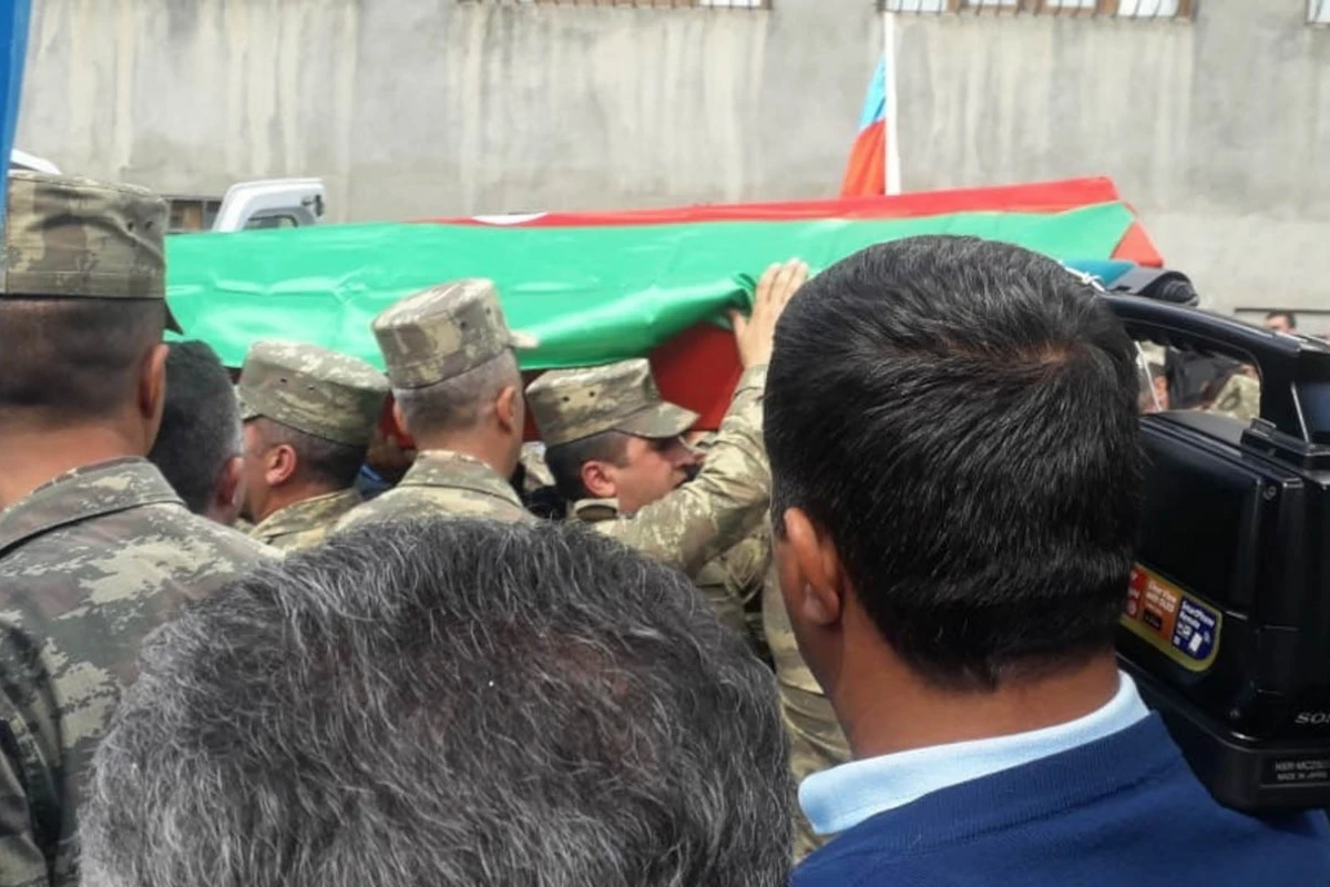Şəhid əsgərimizin meyiti Azərbaycana qaytarıldı - FOTO