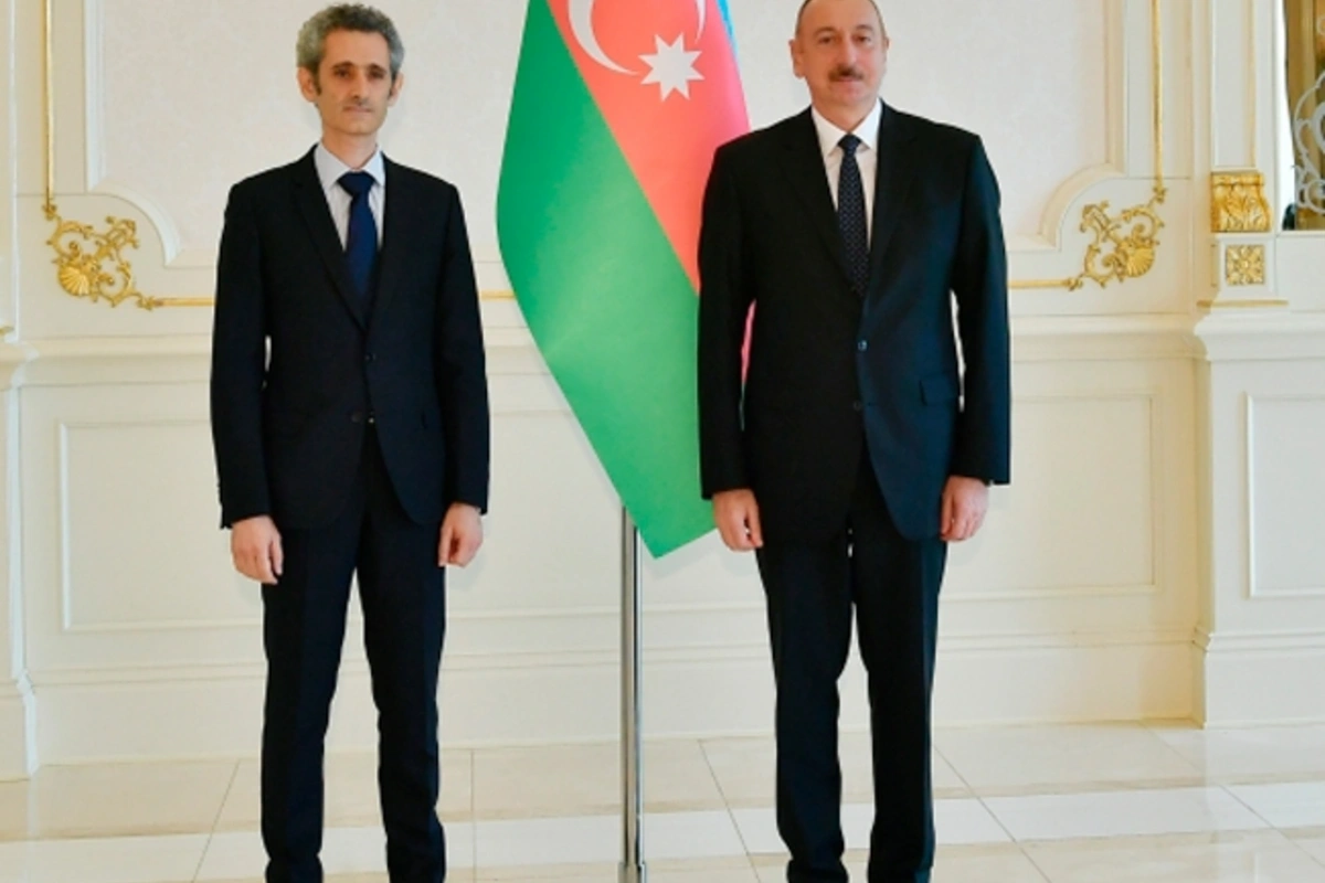 Prezident Fransanın yeni səfirinin etimadnaməsini qəbul edib - FOTO Prezident Fransanın yeni səfirinin etimadnaməsini qəbul edib - FOTO