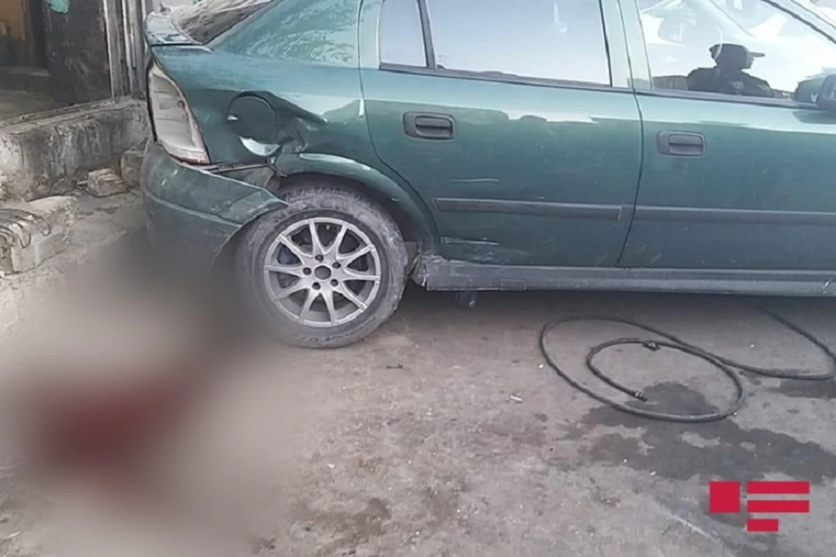В Баку автомойщик сел за руль автомобиля клиента и насмерть задавил человека - ФОТО