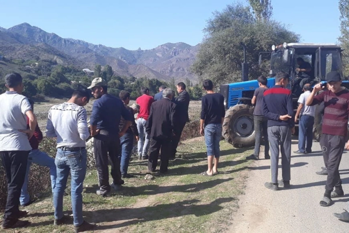 NİVA aşdı, sürücü xəsarət aldı - FOTO NİVA aşdı, sürücü xəsarət aldı - FOTO