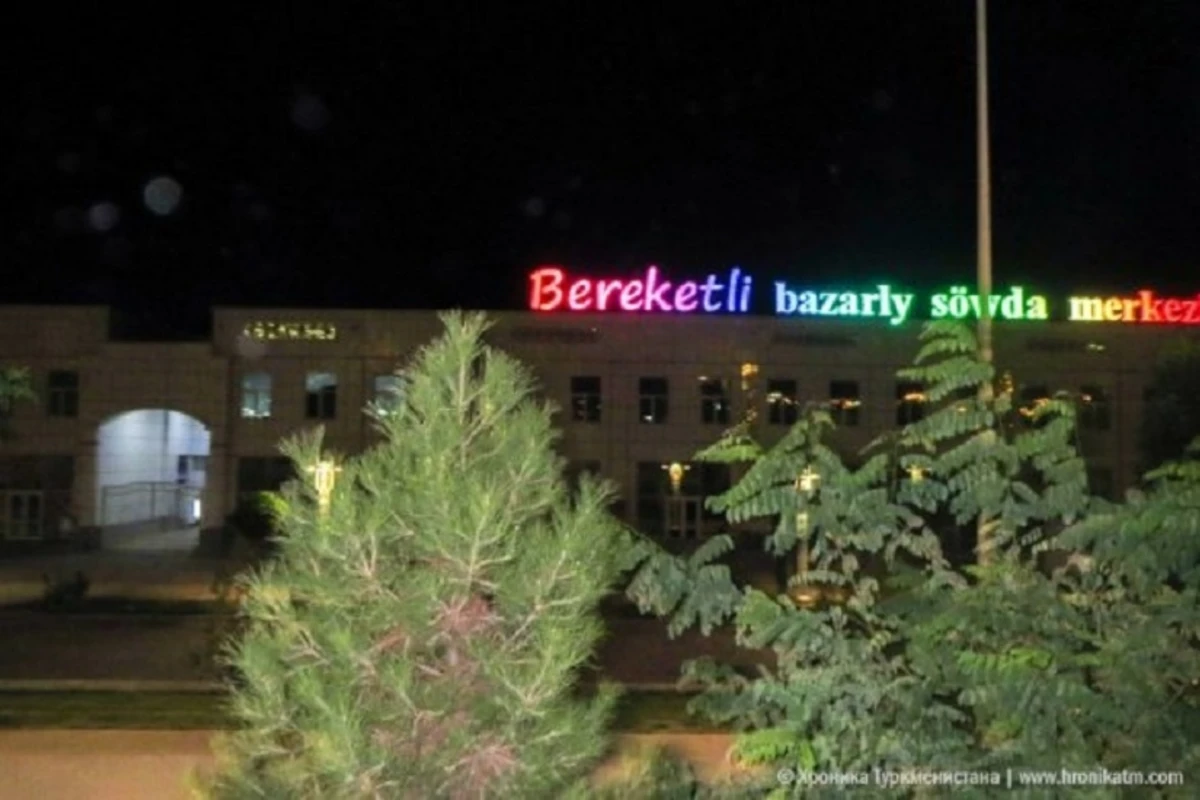 Длинная очередь с 4-х утра на базаре Bereketli из-за дефицита куриных яиц - ВИДЕО