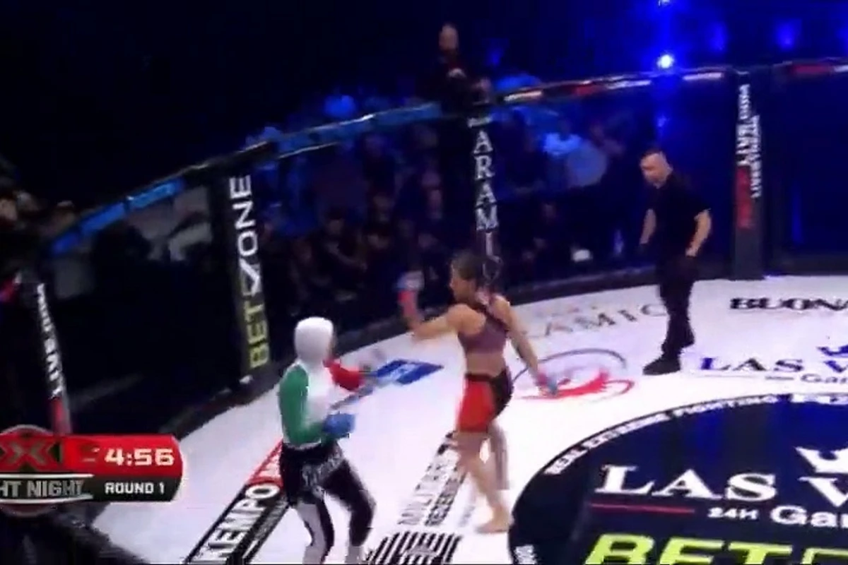 Девушка дебютировала в MMA в хиджабе. Ее задушили за 19 секунд - ВИДЕО