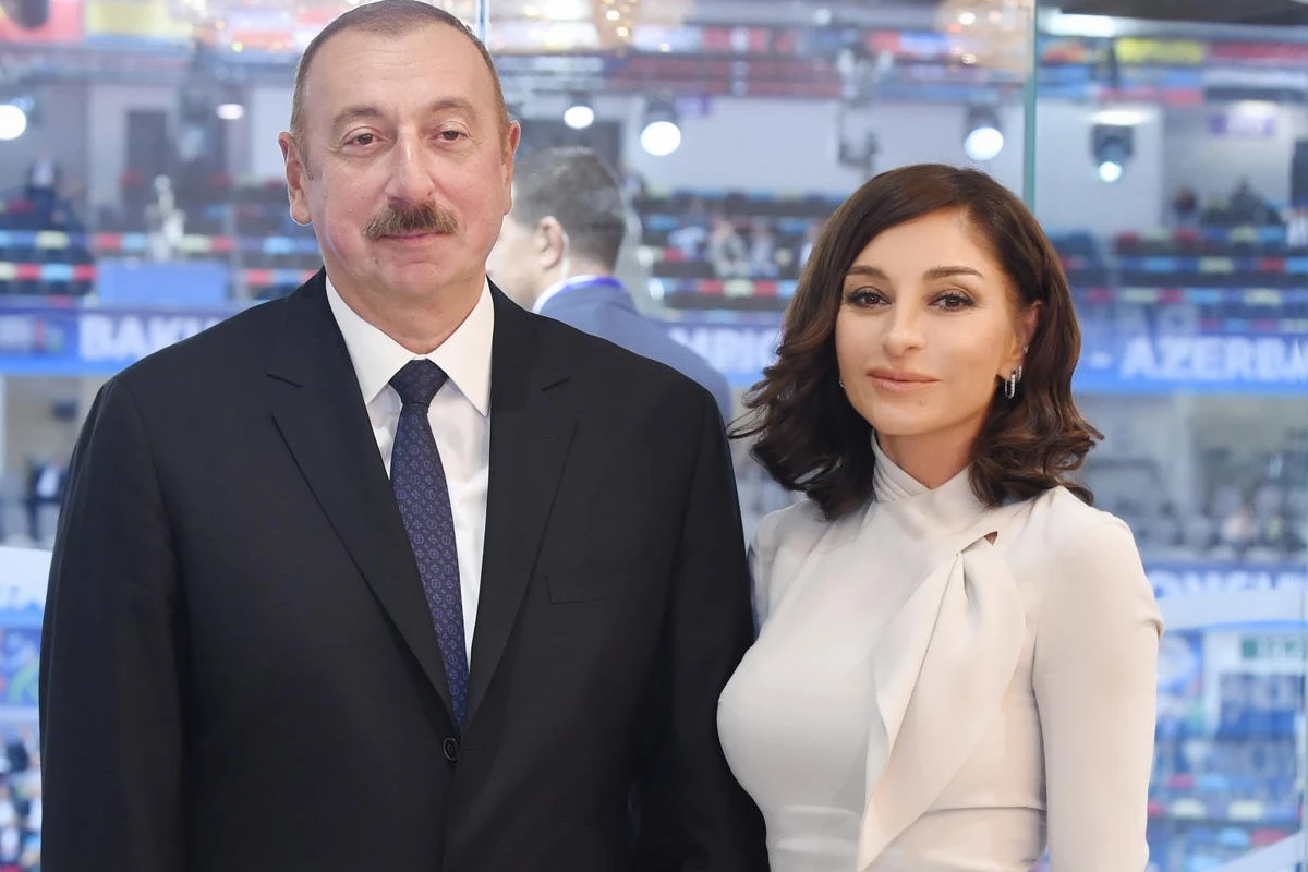 Ильхам и Мехрибан Алиевы на открытии Центра транспортного обмена Кёроглу - ФОТО 