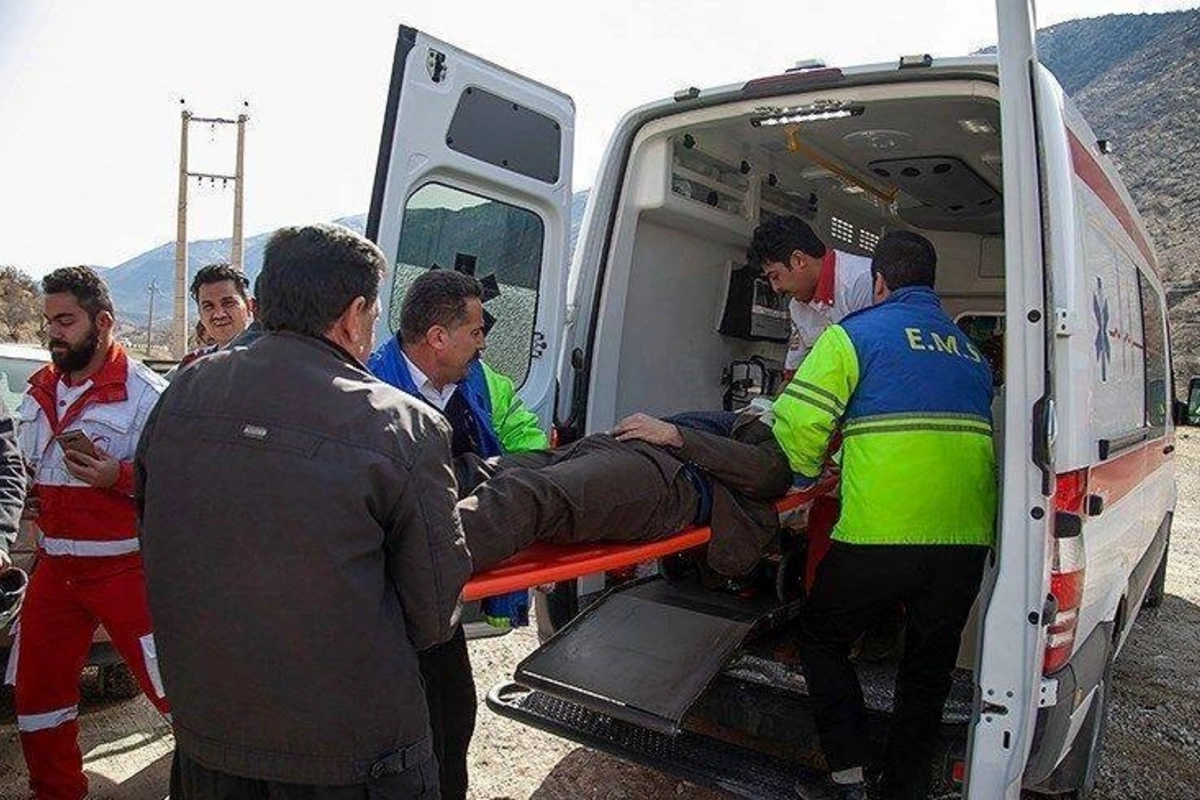 İranda qatar relsdən çıxdı: 3 ölü, 40 yaralı