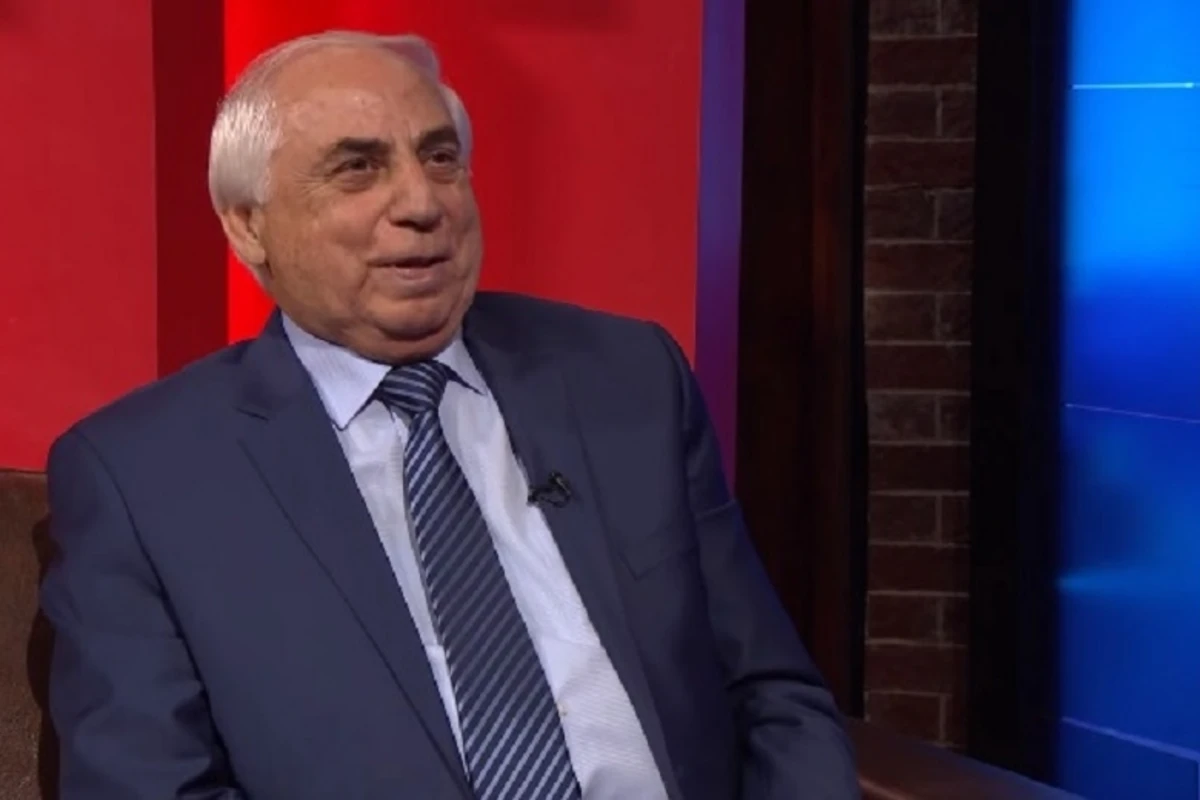 Efirdə Hadı Rəcəbliyə gözlənilməz sual: Sizi niyə söyürlər? - VİDEO Efirdə Hadı Rəcəbliyə gözlənilməz sual: Sizi niyə söyürlər? - VİDEO