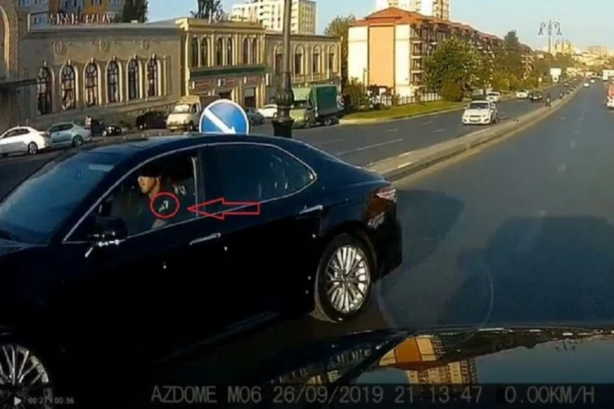 Bakıda yol polisi qaydanı belə pozdu - VİDEO