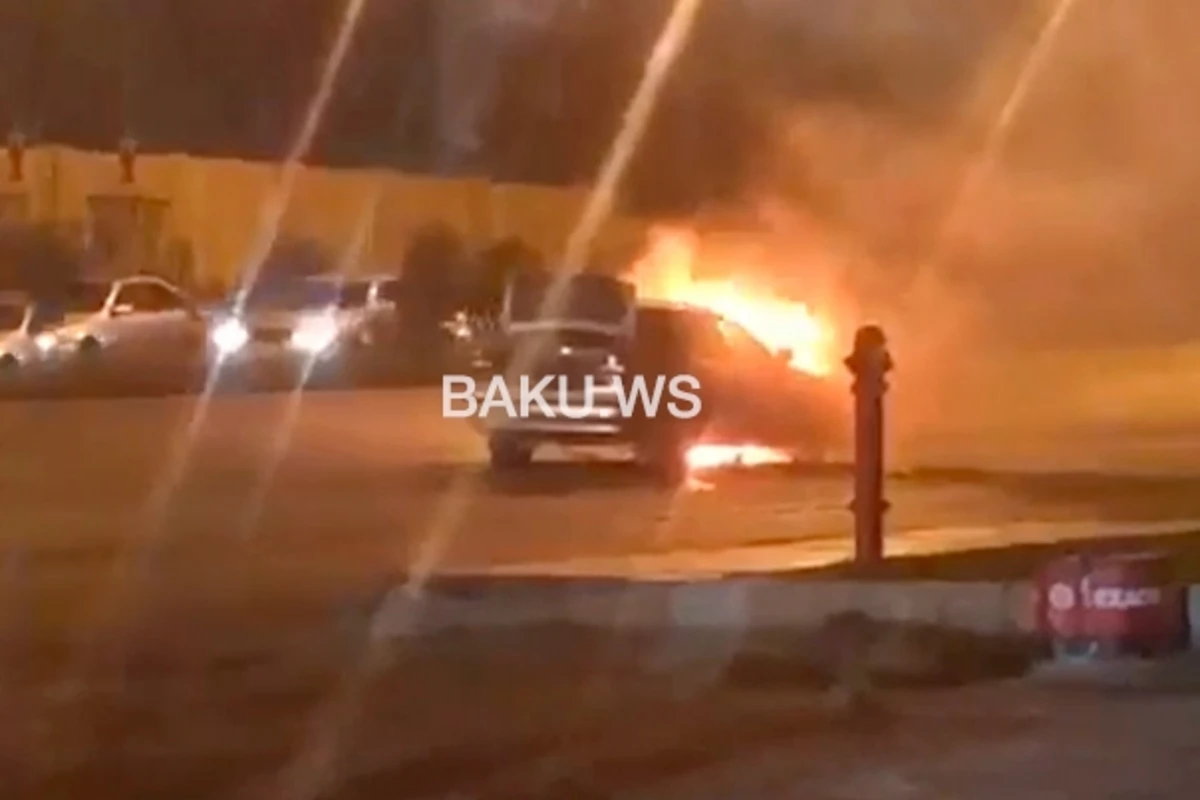 Bakıda BMW yanaraq kül oldu - VİDEO