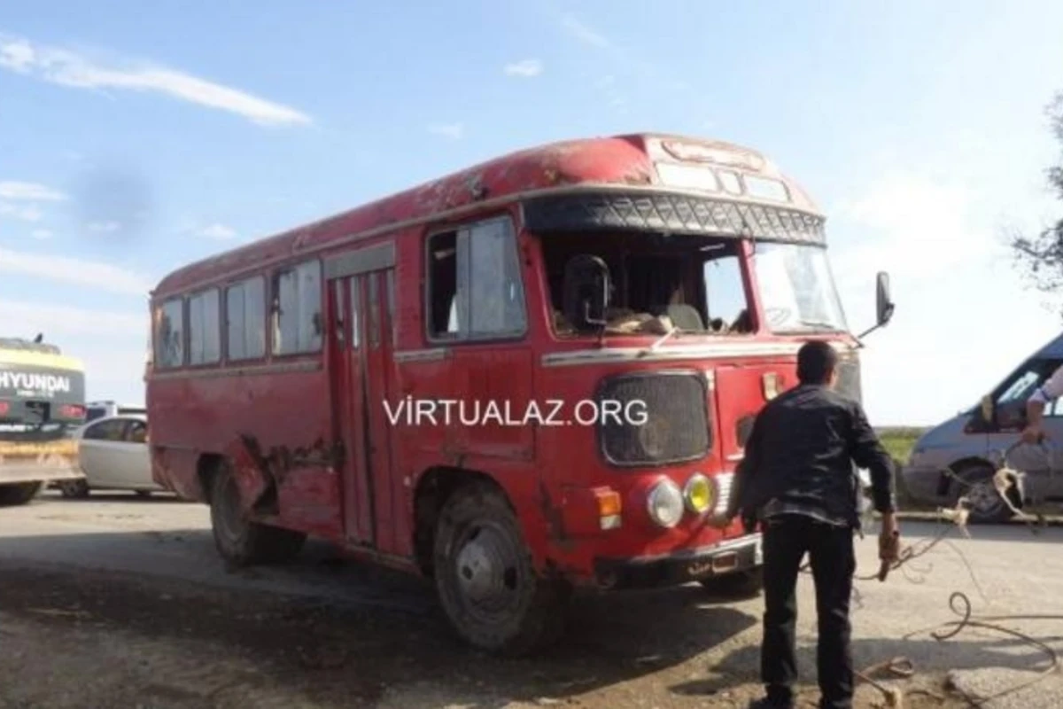 Azərbaycanda fəhlələri daşıyan avtobus aşdı - FOTO