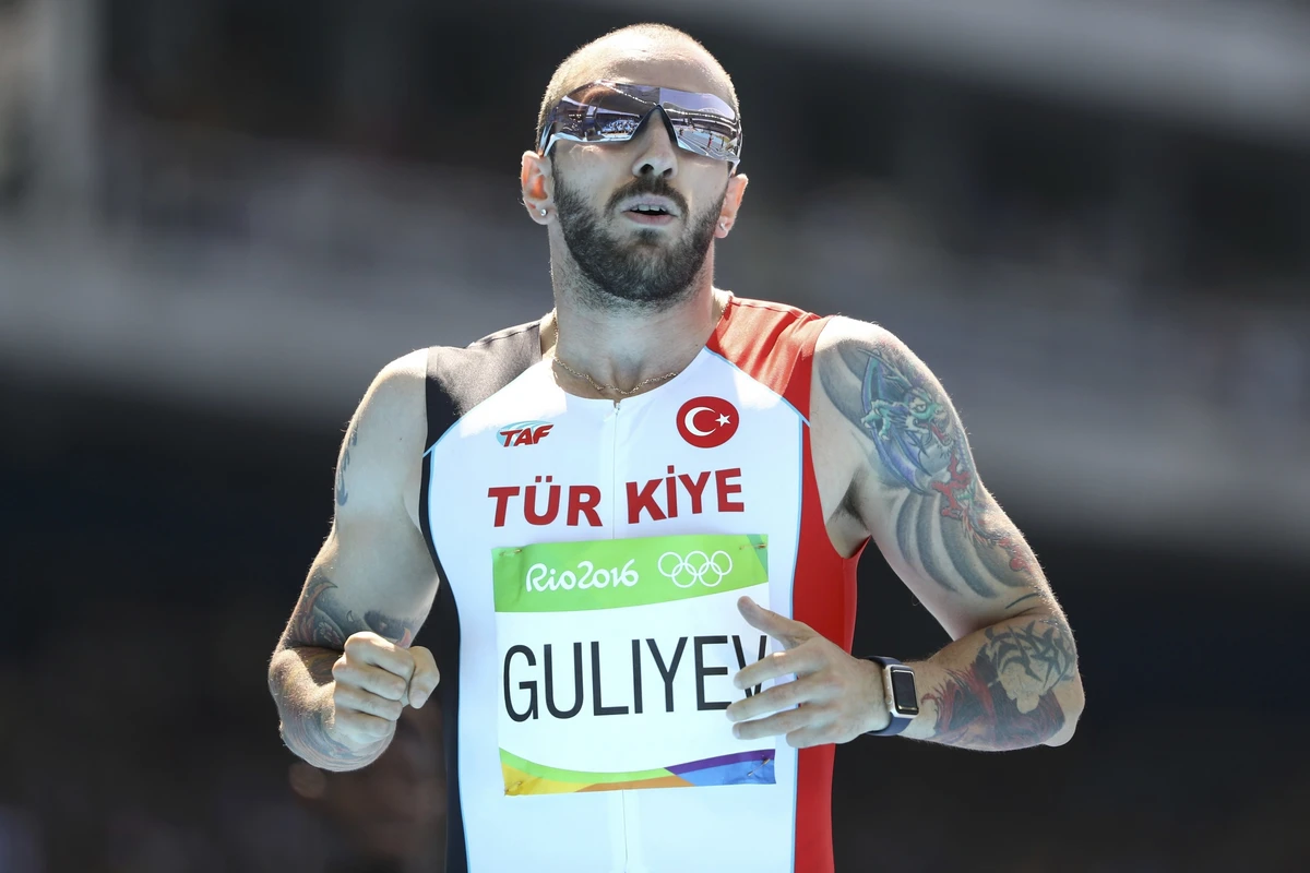 Рамиль Гулиев пробился в полуфинал чемпионата мира