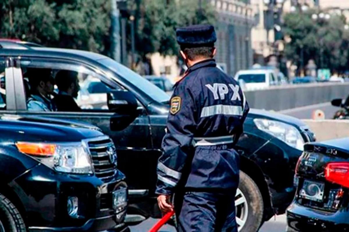 Bakıda qayda pozan blogerə yol polisindən gözlənilməz jest