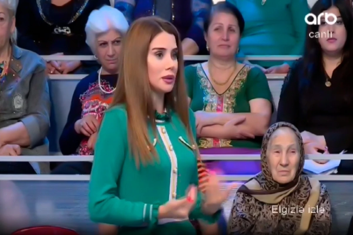 ARB-in susan aparıcısı danışdı və aləmi bir-birinə vurdu - VİDEO ARB-in susan aparıcısı danışdı və aləmi bir-birinə vurdu - VİDEO