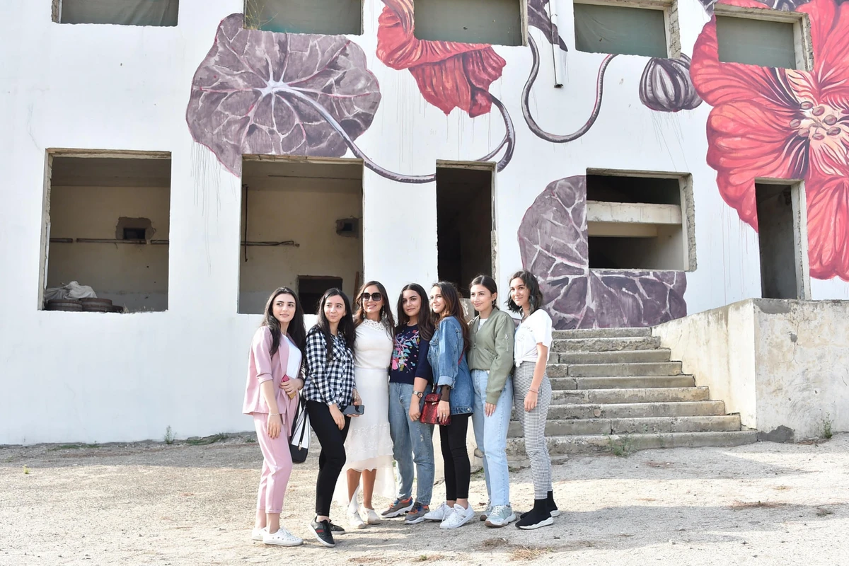 Leyla Əliyeva “Açılan divar” layihəsinin təqdimatında - FOTO Leyla Əliyeva “Açılan divar” layihəsinin təqdimatında - FOTO