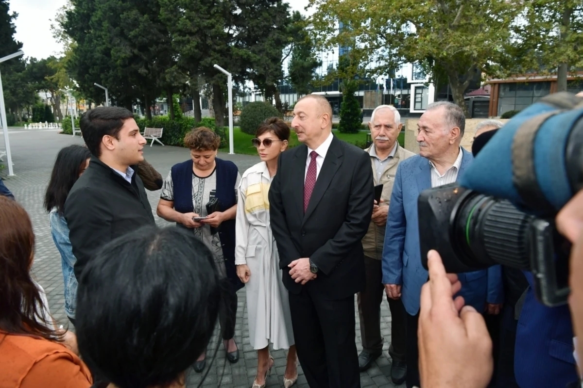 Prezident İlham Əliyev və birinci xanım xalqın içində - FOTO Prezident İlham Əliyev və birinci xanım xalqın içində - FOTO