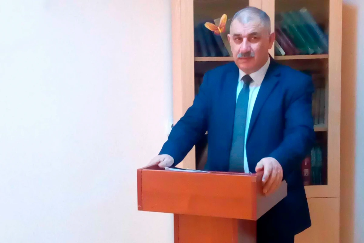 Bakıda məktəbdə əsəbiləşən direktor iş başında öldü