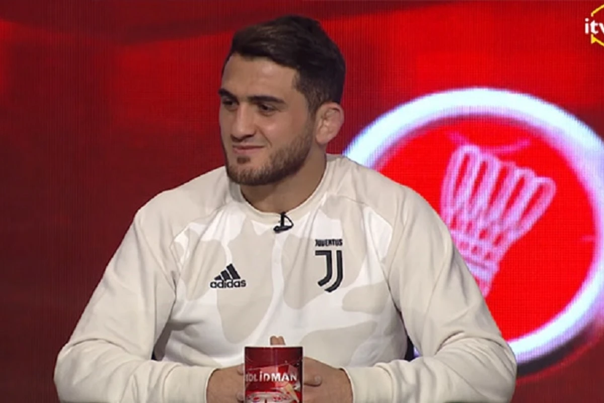 Hacı Əliyev məşqçilərini tənqid etdi: “Xalça üzərində tək qaldım” - VİDEO
