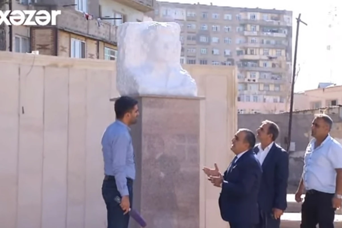 Mikayıl Müşfiqin büstü yeni formada - VİDEO Mikayıl Müşfiqin büstü yeni formada - VİDEO