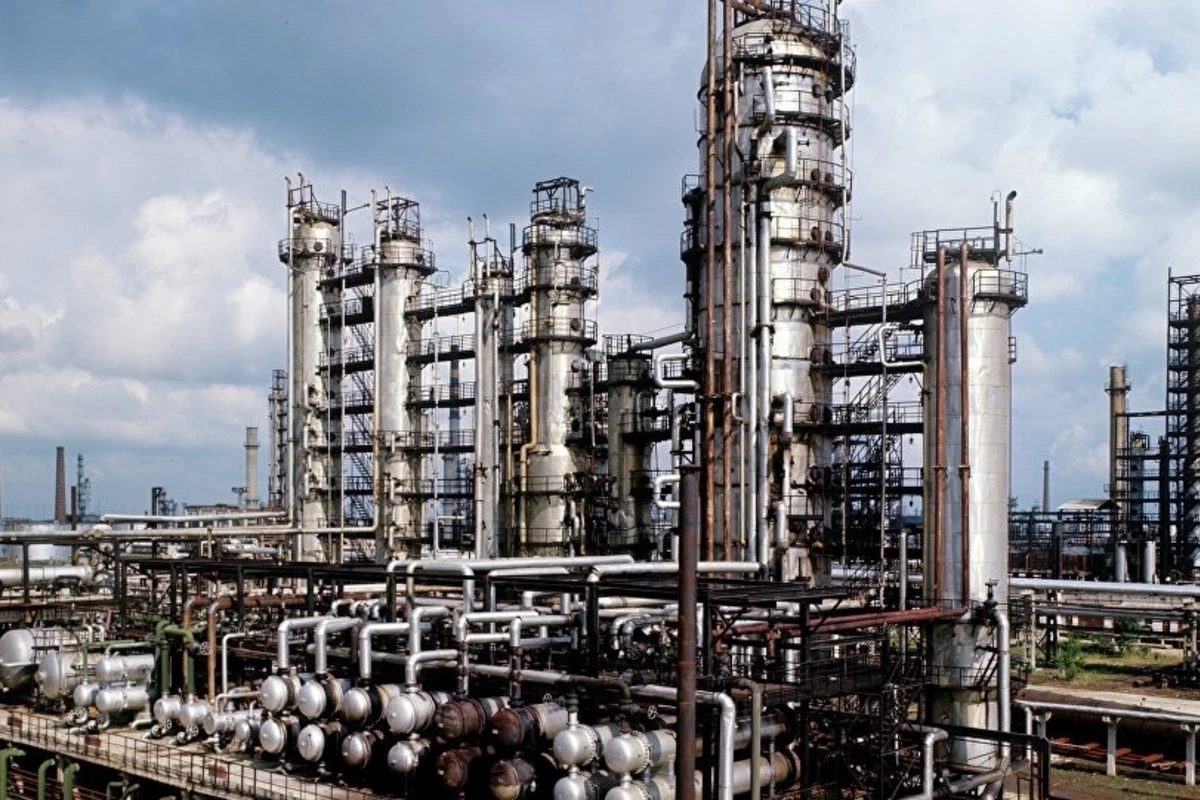 Бакинский нефтеперерабатывающий завод приостановил свою работу