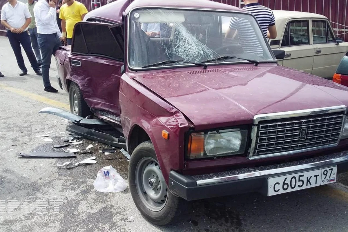Gəncədə VAZ 2107 markalı avtomobil motosikletlə toqquşdu Gəncədə VAZ 2107 markalı avtomobil motosikletlə toqquşdu